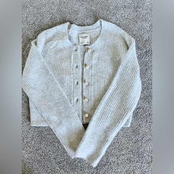 Abercrombie & Fitch Tops - Abercrombie & Fitch Light Gray Knit Top
